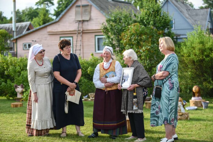 Keramikos darbų parodos uždarymo šventė „Iš mamos rankų saulė teka…”