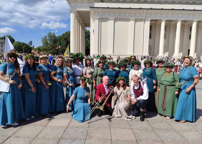 Rumšiškių kultūros centro ansambliai Dainų šventėje „Kad giria žaliuotų”