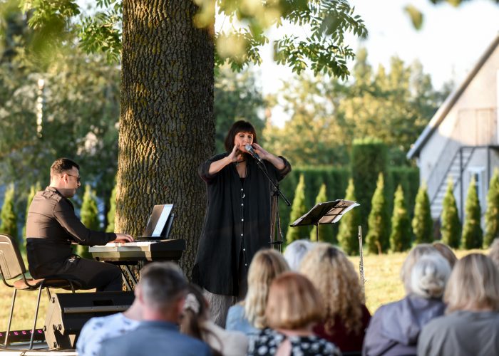 Muzikinis vakaras „Vasara po liepomis” Antakalnyje